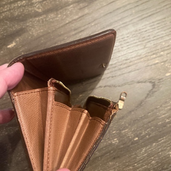 Authentic Louis Vuitton compact monogram wallet - Picture 10 of 14